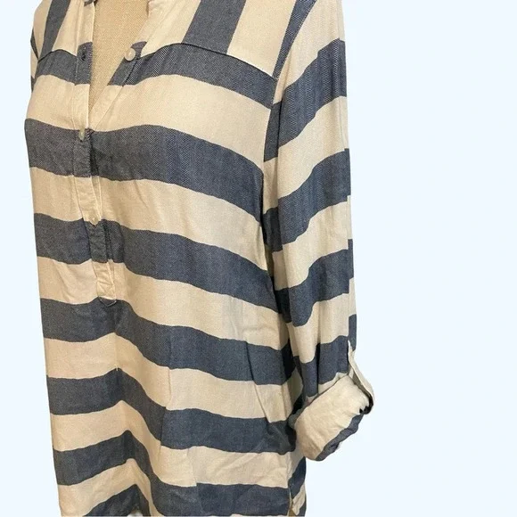 Daytrip Soft Striped 3 Button Blouse - Picture 2 of 6